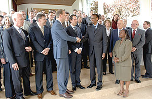 President Paul Kagame with a group of investors led by German investor Christian Angermayer, yesterday at Urugwiro Village. (Photo -Urugwiro Village)