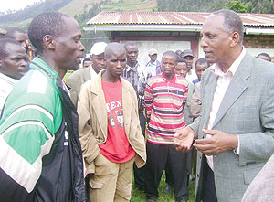 Jean Sayinzoga addressing ex-combatants in Nyabihu district last week. (Photo / G. Mugabe)