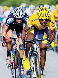 Adrien Niyonshuti powers his bike in a recent competition. The Karisimbi rider has his eyes on Euros 400. (File Photo)