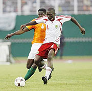 Chiukepo Msowoya (R) of Malawi fights for the ball with Kolo Toure of Ivory Coast during their 2010 World-Africa Nations Cup qualifier.