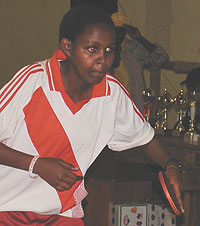Colombe Umurungi made light work of Francine Niyonsenga in the girlsu2019 final. She won in straight sets (3-0).