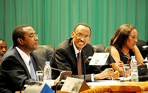 President Paul Kagame during the National Dialogue meeting yesterday. He is flanked by the Speaker of Parliament, Rose Mukantabana (R) and Vincent Biruta, president of the Senate. (photo Urugwiro Village)