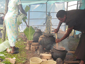 A participant in the mobile museum programme prepares a millet flour meal in a traditional pot. (Photo / P. Ntambara)