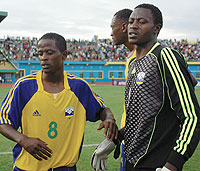Haruna Niyonzima consoles Amavubiu2019s goal keeper Jean Luc Ndayishimiye  in a past competition. (File Photo)