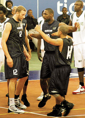 APRu2019s Robert Thompson (L) and Mathew Miller (R) react during their group game against Kano Pillars.