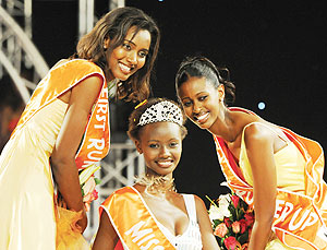 SAVOURING THE MOMENT:  New Miss Rwanda, Grace Bahati (C) with 1st runner-up Carine Utamuliza Rusaro (L) and 2nd runner-up Winnie Ngamije in Fridayu2019s finals. (Photo/ D.Thierry)