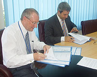 FINA Banku2019s Managing Director Steve  Caley Left and Stephan Klingebiel KfWu2019s Director Office Kigali during the signing ceremony. (Courtesy Photo)