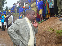 Governor Bosenibamwe meeting residents.(Photo: B. Mukombozi)