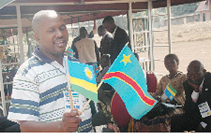 A Congolese journalist admires flags of the two countries, a sign of the Umoja wetu spirit. (File photo)
