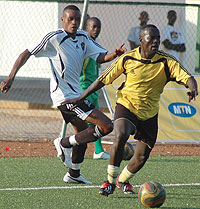 APRu2019s Mutesa Mafisango (L) has been a rock at the back for the reigning champions. APR who are level on points with Atraco (16) trail Etincelles by three points. (File Photo)