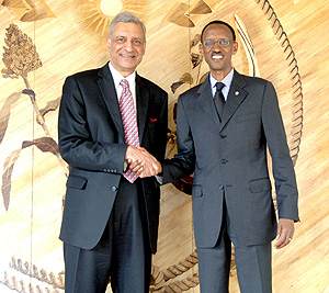 President Kagame with the Commonwealth SG, at Urugwiro Village yesterday. (Photo Urugwiro Village)