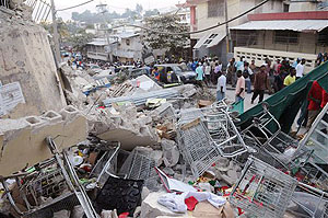 An earthquake in Port-au-Prince, Haiti, Tuesday, Jan. 12, 2010. The largest earthquake ever recorded in the area in 200 years rocked Haiti on Tuesday. The earthquake had a preliminary. (Net photo)