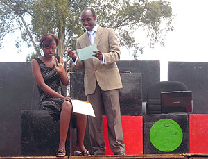 Mashirika theater group performs a play u2018special trapu2019 in Huye. (Photo / P. Ntambara)