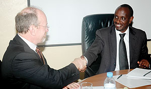 Health Minister Richard Sezibera and Gregory Fitz of Southwestern Medical Centre shake hands after signing. (Photo/ J. Mbanda)
