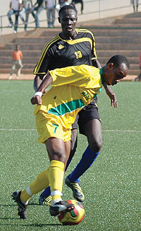Djabir Mutarambirwa tries to dribble past El Amalu2019s defender. The midfielder scored Atracou2019s second to give the team a healthy lead going into the second leg. (Photo/J. Mbanda)