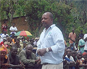 Provincial Governor Celestin Kabahizi addressing residents (Photo / S. Nkurunziza)