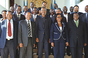 President Kagame with  members of the EABC yesterday. (Photo Urugwiro Village)