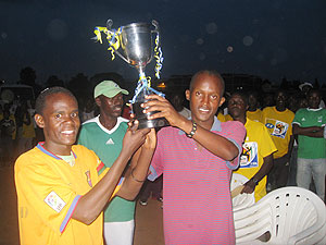 Esperance captain takes the trophy to his colleagues