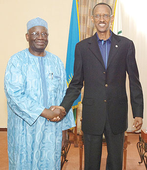President Kagame and Professor Ibrahim Gambari at Urugwiro Village yesterday. (Photo/ Urugwiro Village)