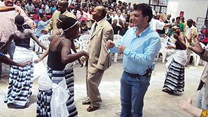Laporta joins Rwandan cultural dancers
