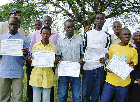 The graduates display their certificates. (Courtsey Photo)