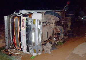 The truck overturned at Rwafandi trading centre Tuesday evening. (Photo: A. Gahene)