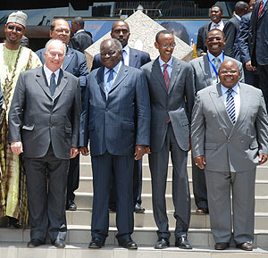 Celebrating the 50th anniversary of Nation Media Group at the Pan-Africa Media Conference in Nairobi: from left-right the Aga Khan, President Kibaki, President Kagame, former President Mkapa. 2nd row - Amadou Ba, Linus Gitahi. (Photo Urugwiro Village)