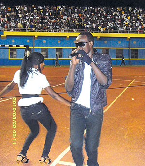 Meddy and his queen dancer rocked the crowd.