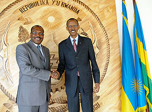President Paul Kagame with the Secretary General of ITU, Dr. Hamadoun Ibrahim Touru00e9, (L) at Urugwiro village yesterday. (Photo; Urugwiro village)