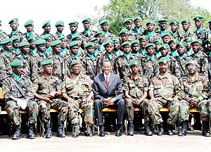President Paul Kagame poses with some of the successful Cadet Officers and senior military officials (Photo Urugwiro Village)