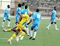 Atraco and Police players in action during the first round. Yesterday, Police came off 3-2 winners at Nyamirambo. (File photo)