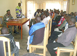 Fred Nyamurangwa addressing ex-combatants. (Photo: A. Gahene)
