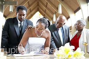 There will always be time to put it in writing at the wedding. (Internet photo)