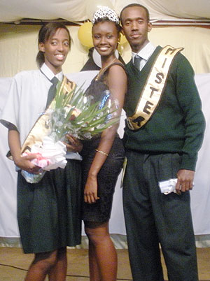 Miss Green Hill, Miss and Mr. Green Hills Tona Kayihura, Michael Nseniyumva poss for a photo with Miss Rwanda (C) Grace Bahati.