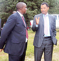 OPTMISTIC: Jean Claude Kibala Nu2019kolde (R) chats with Karongi mayor Kayumba Bernard during his visit last Monday. (Photo: S. Nkurunziza)