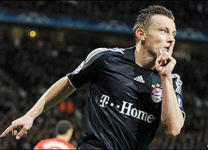 Ivica Olic celebrates after scoring Bayern Munichu2019s first goal