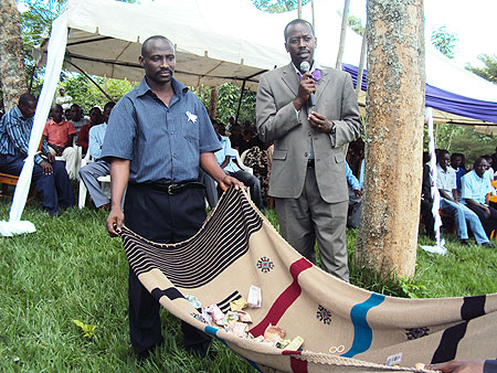 Mayor Muhororo (with a micro-phone) organising the mini-fund rising. 