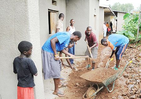 Youth from Evangelical Restoration Church during the renovation of the widowsu2019 houses in Kimironko. (Photo: J. Mbanda)