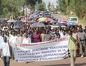 Members of the Evangelical Restoration Church marching from Kacyiru to Kigali Genocide memorial centre where they donated 500.000Frw. (Photo/ J. Mbanda)