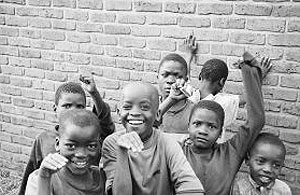 Heathly kids do exercise.