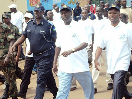 Minister Anastase Murekezi (2nd Left) lead Eastern Province leaders and residents in a march to mark the Police 10th anniversary.