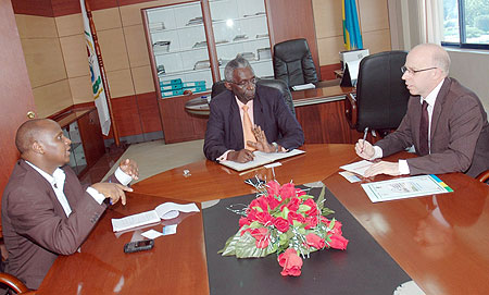 Mark Stevens (R) in discussion with RNECu2019s Chairman Prof. Chrysologue Karangwa (C) and Executive Secretary Charles Munyaneza yesterday. (Photo / J. Mbanda)