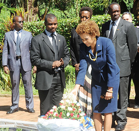 The Governor General of Canada Michaelle Jean paying tribute to Genocide Victims at Kigali Genocide Memorial Centre on Wednesday. (Photo J Mbanda)
