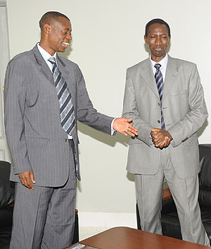Defence Minister, James Kabarebe (L) ,welcomes Maj.Gen Cyrille Ndayirukiye from EASBRG at his Office on Monday. (Photo J Mbanda)