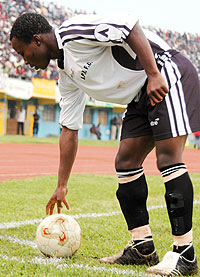 Former APR leftbback Mwemere Girinshuti, now at SC Kiyovu is one of Rwandau2019s hardworking fullbacks. (File photo)