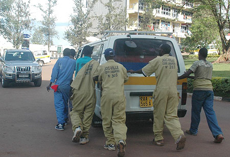 Members of one of the casual labourers cooperatives pushing a mechanically faulty minibus. KCC has lauded their contribution (File Photo)