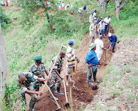 Governor Bosenibamwe (wearing a hat) participating in Umuganda alongside Rushaki residents on Tuesday. (Photo: A. Gahene)