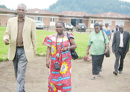 Sayinzoga with Congolese law makers. (Photo: R. Mugabe)