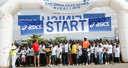 IAAF athletes representative Benjamin Limo, American Robinson Grant and Dieudonnu00e9 Disi took part in yesterdayu2019s 5km run for fun children race. (Photo: B. Mugabe)