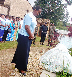 First Lady Jeannette Kagame pays respect to Genocide victims at Cyanika Genocide memorial site (Photo P. Ntambara)